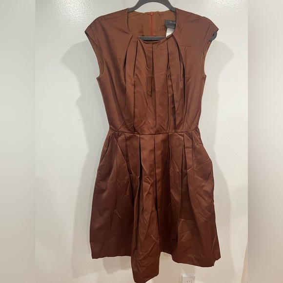 Beautiful dress - Picture 3 of 6